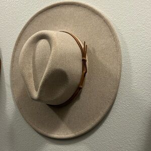 Wool blend felt hat 35% wool 65% poly